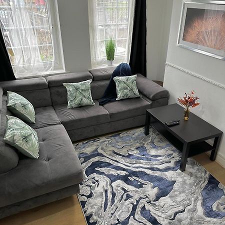 2 Bedroom Flat, 2 Minutes Walk To Bethnalgreen Station, Central Londra Dış mekan fotoğraf
