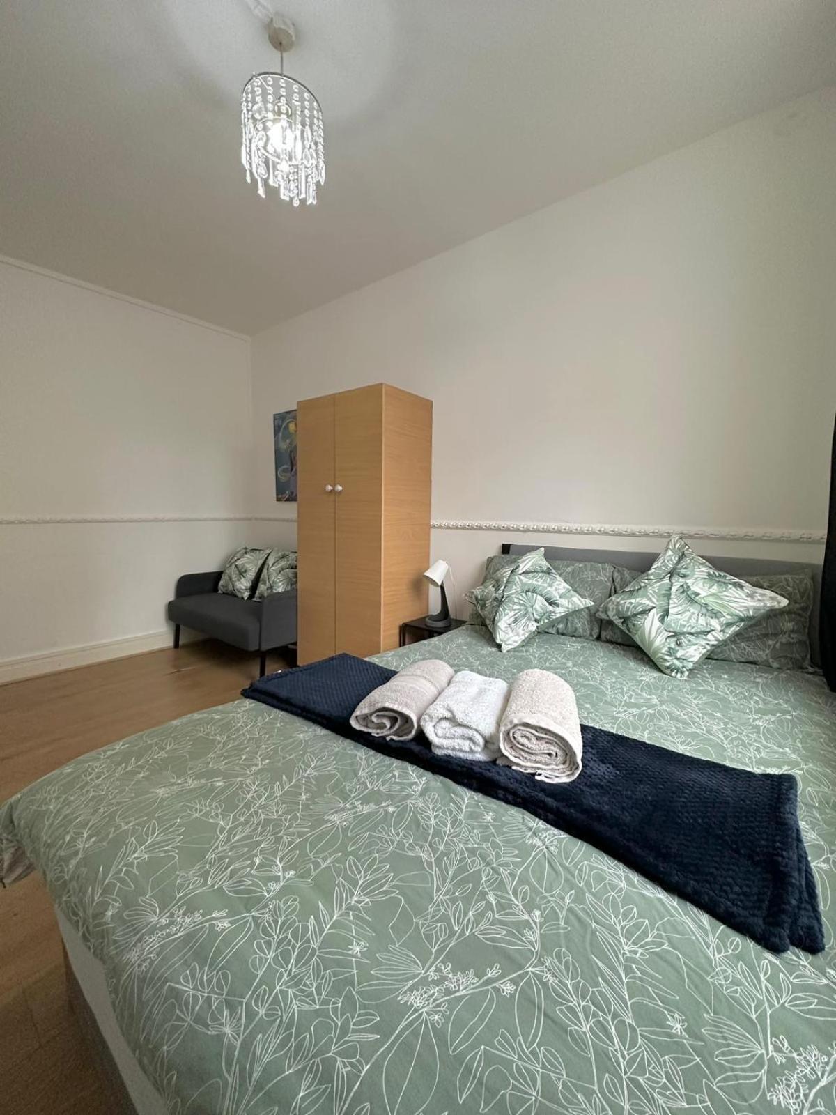 2 Bedroom Flat, 2 Minutes Walk To Bethnalgreen Station, Central Londra Dış mekan fotoğraf