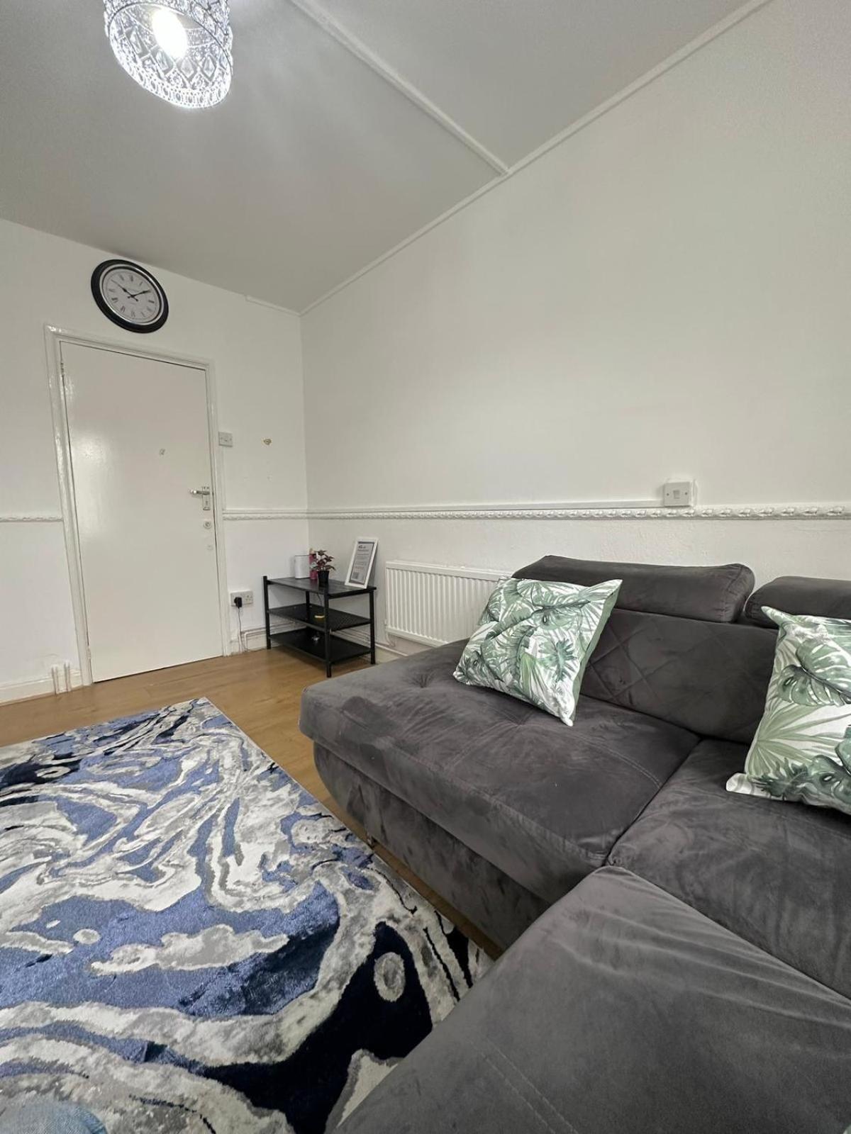 2 Bedroom Flat, 2 Minutes Walk To Bethnalgreen Station, Central Londra Dış mekan fotoğraf